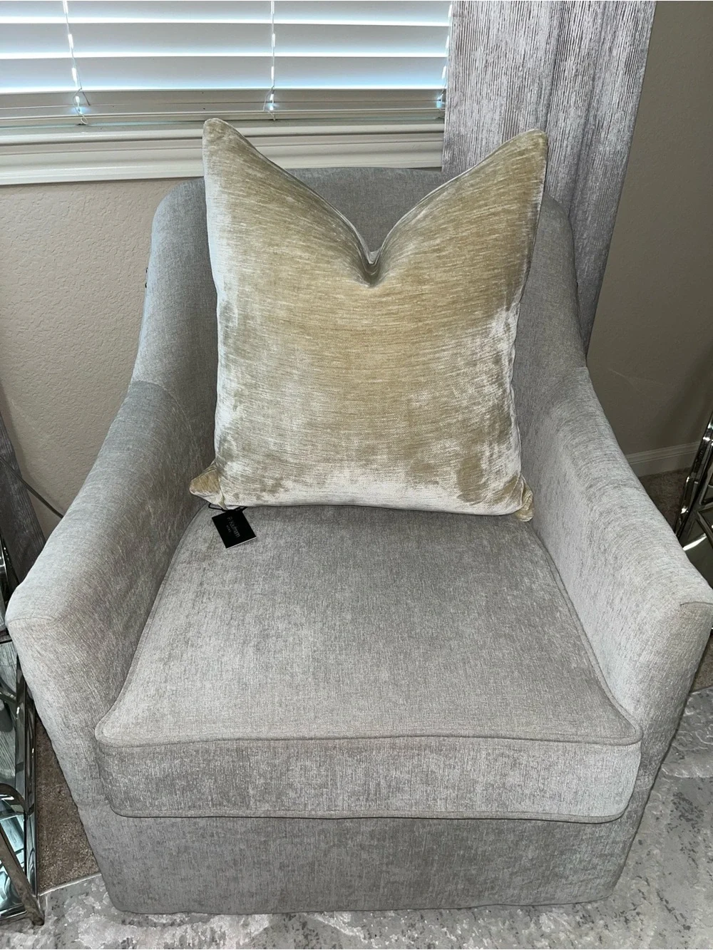 1-NWT P/Kaufmann luxe Champagne velvet luxury decorative pillow